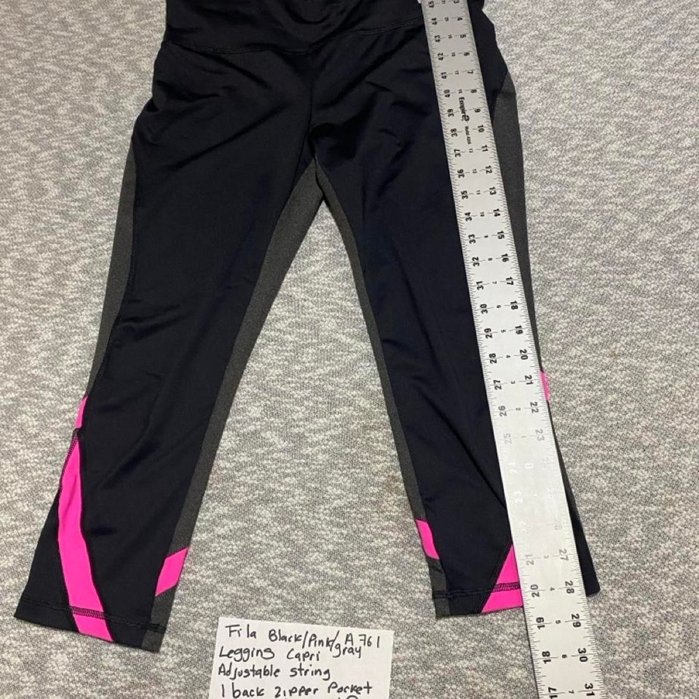 Fila Black/Pink Gray Leggings Capri Size M Polyester & spandex. SKU-A761
